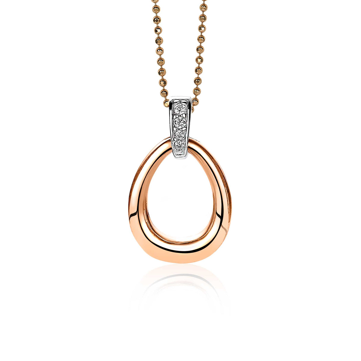 Colgante dorado con forma ovalada y detalles en plata, adornado con piedras brillantes.