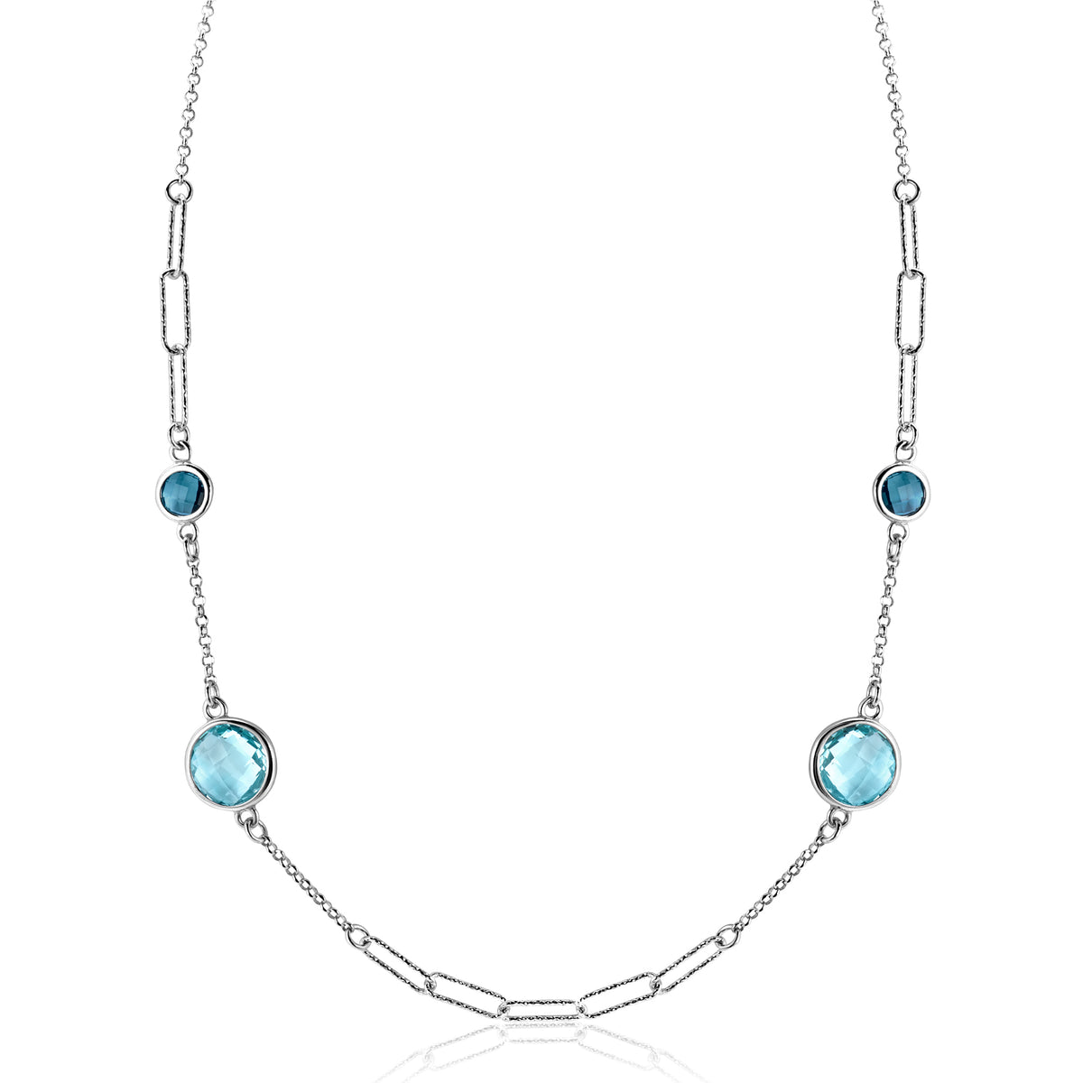 Collar de plata con piedras azules en forma redonda y eslabones alargados.