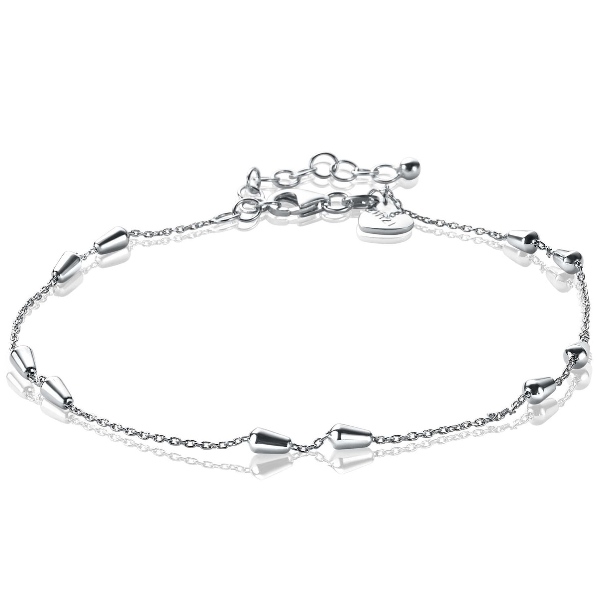 Cadena de plata con detalles en forma de conos y cierre ajustable.