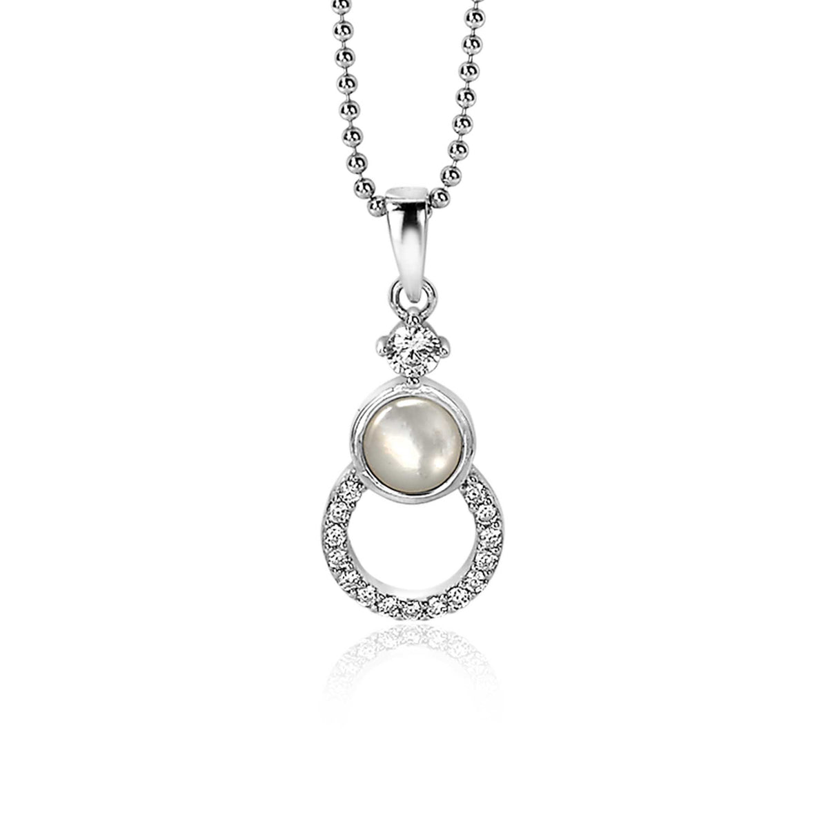 Colgante de plata con perla y detalles de circonitas en forma de aro.