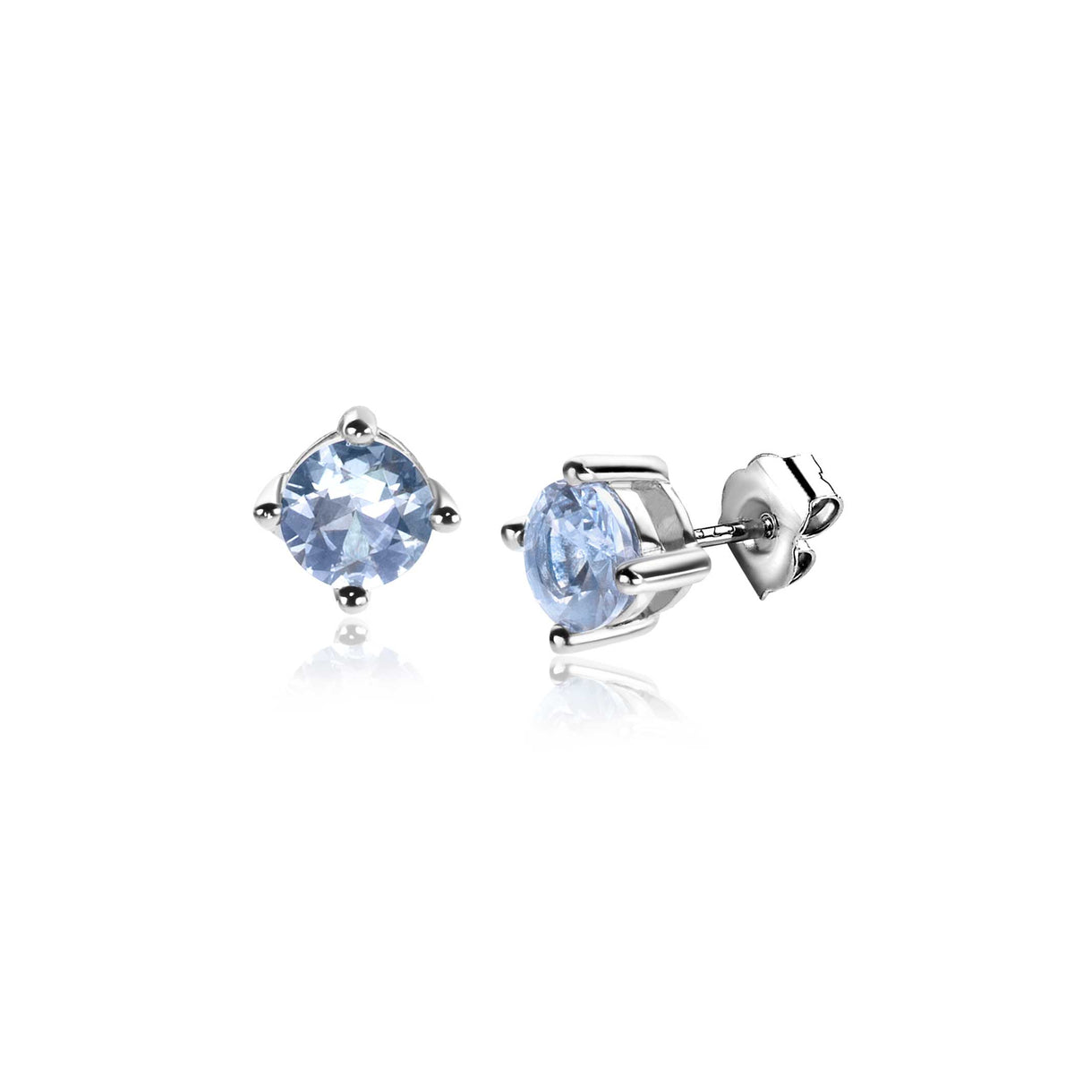 Pendientes de plata con piedra azul clara en forma redonda.