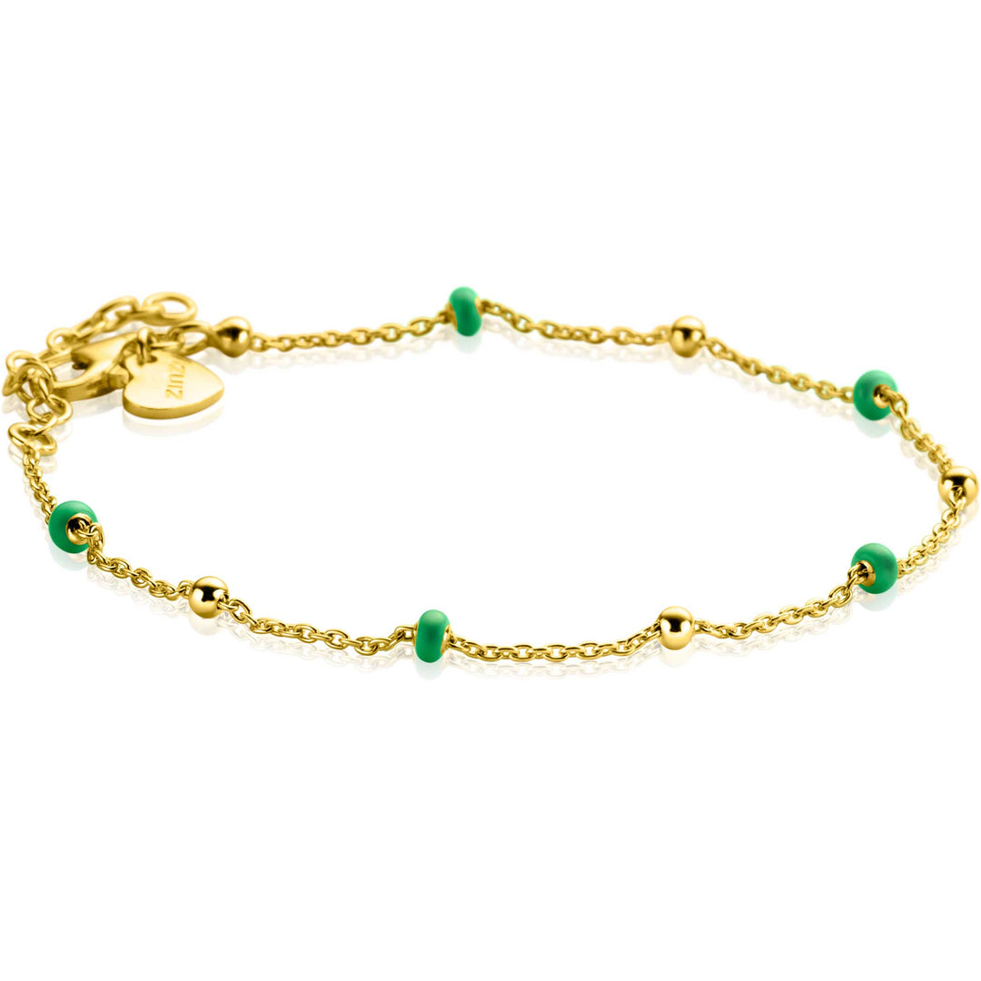 De Zinzi Armband Goud verguld Zia2509 is een delicate vergulde armband van Zinzi, met kleine gouden kraaltjes, groene donut accenten en een hartvormige bedel bij de sluiting.
