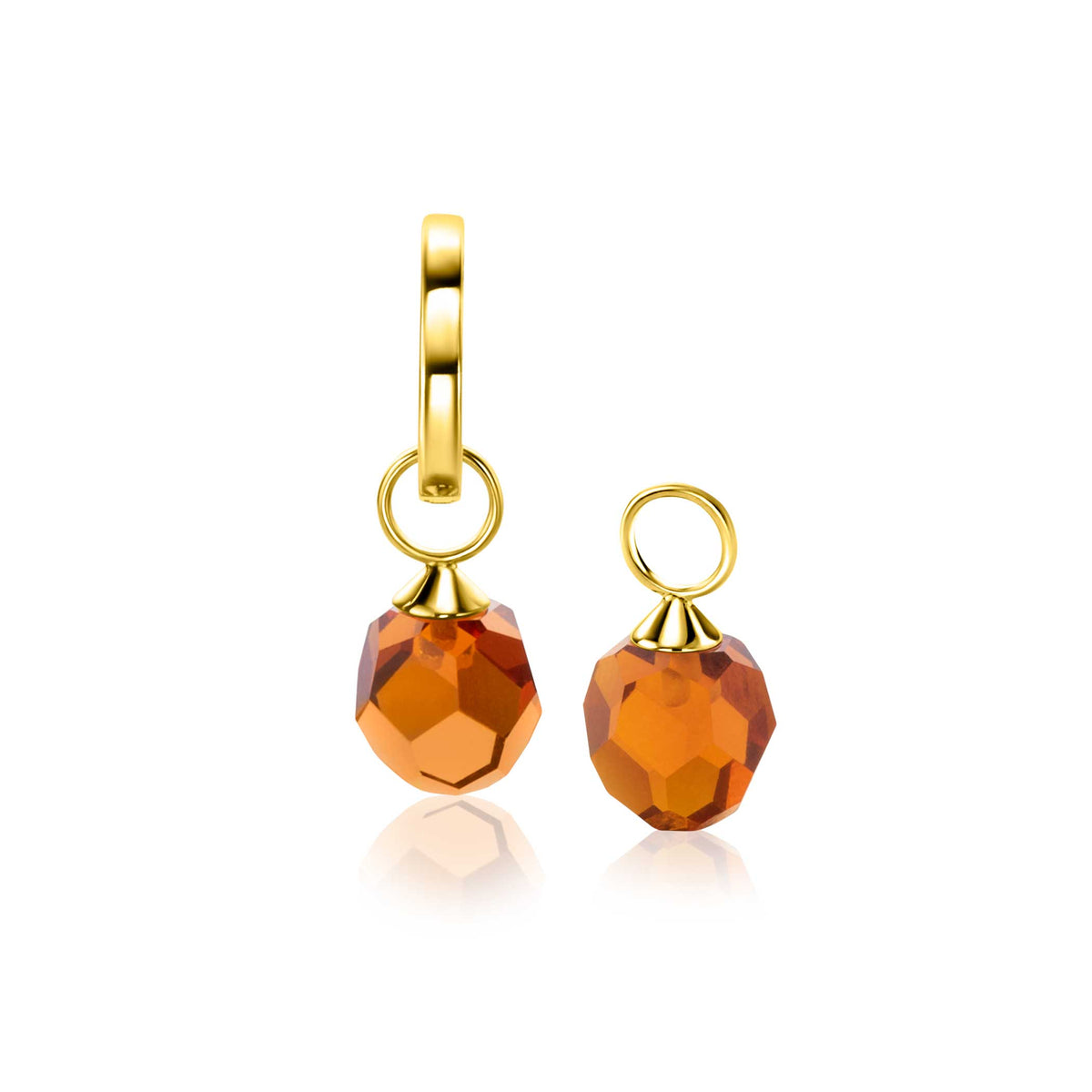 Pendientes de aro dorados con charms de cristal facetado en color ámbar.