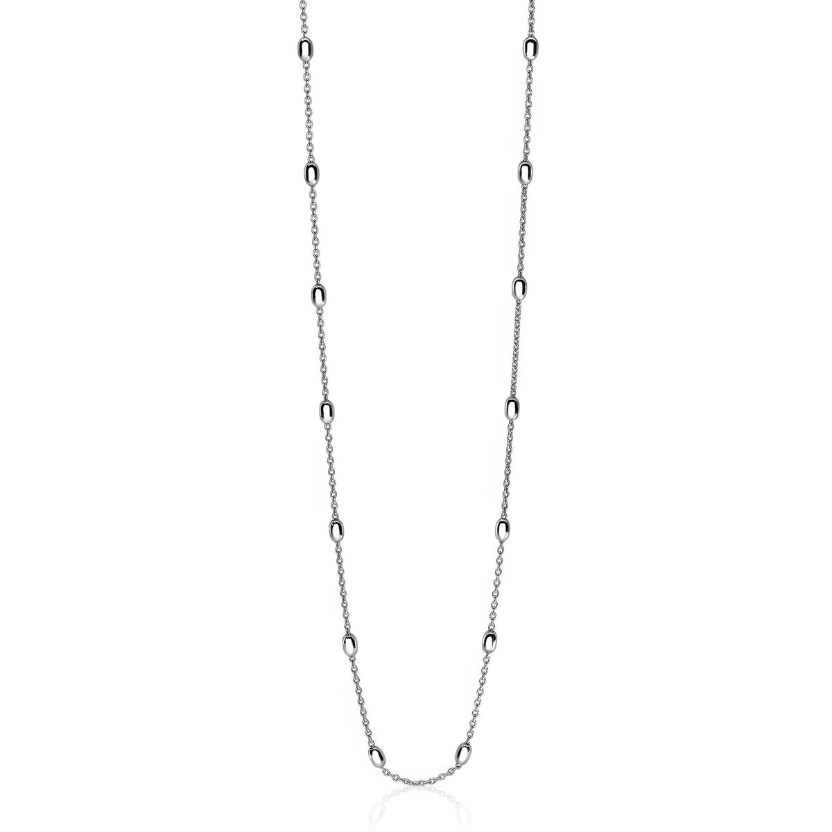 Cadena de plata con eslabones ovalados y detalles en forma de anillo.