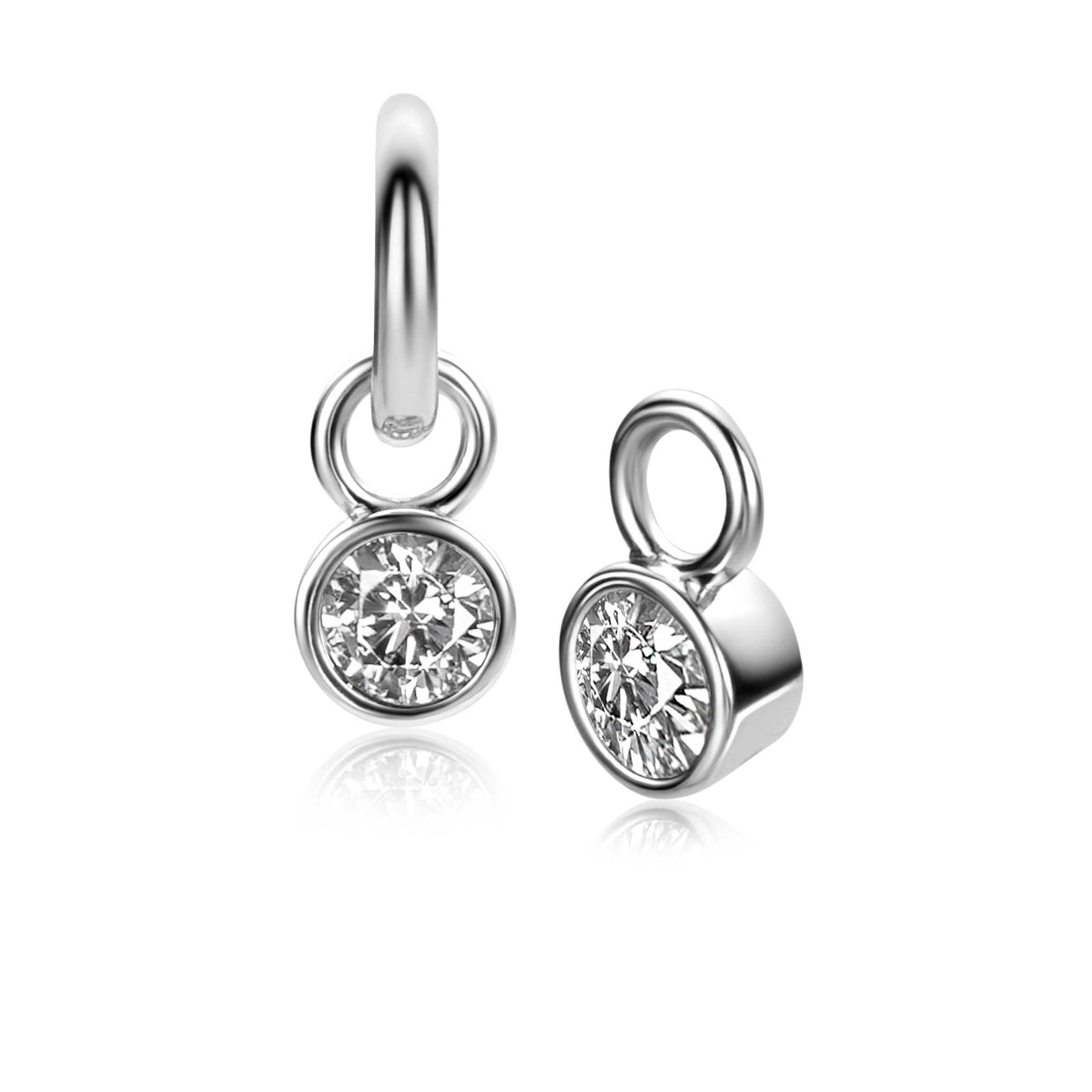 Pendientes de plata con circonitas brillantes en forma de disco.