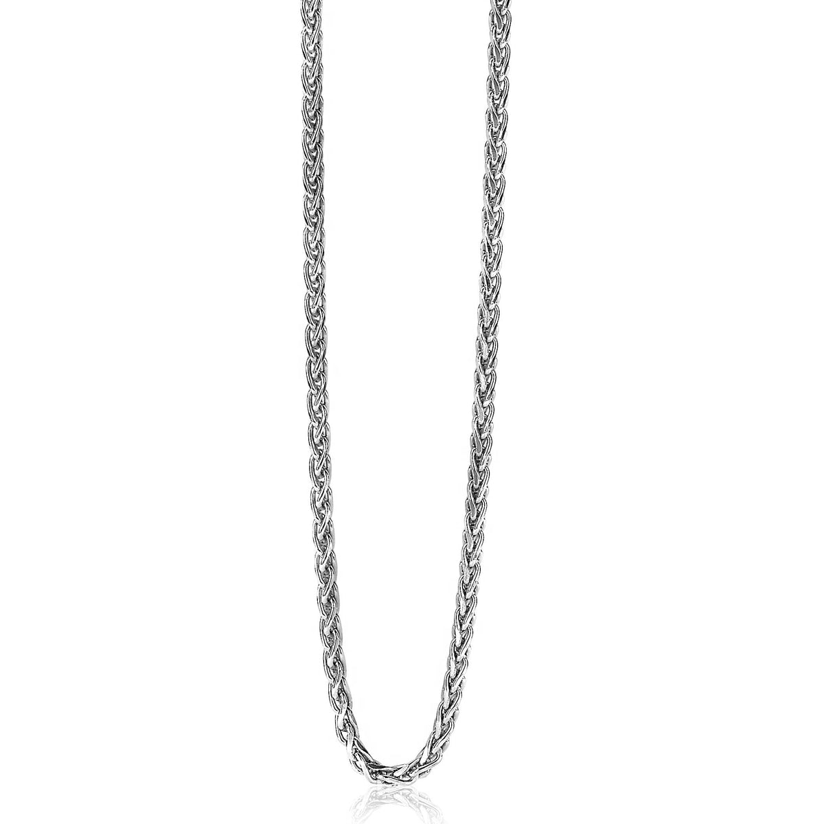 cadena de plata con diseño trenzado.