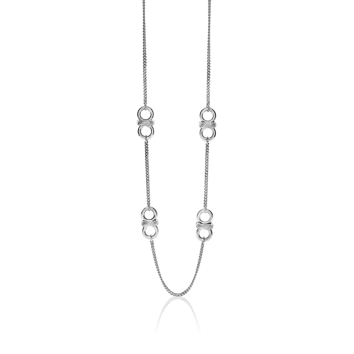 Cadena de plata con eslabones decorativos en forma de círculo.