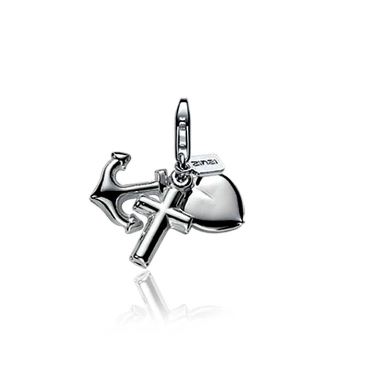 Colgante de plata con forma de ancla, corazón y cruz.