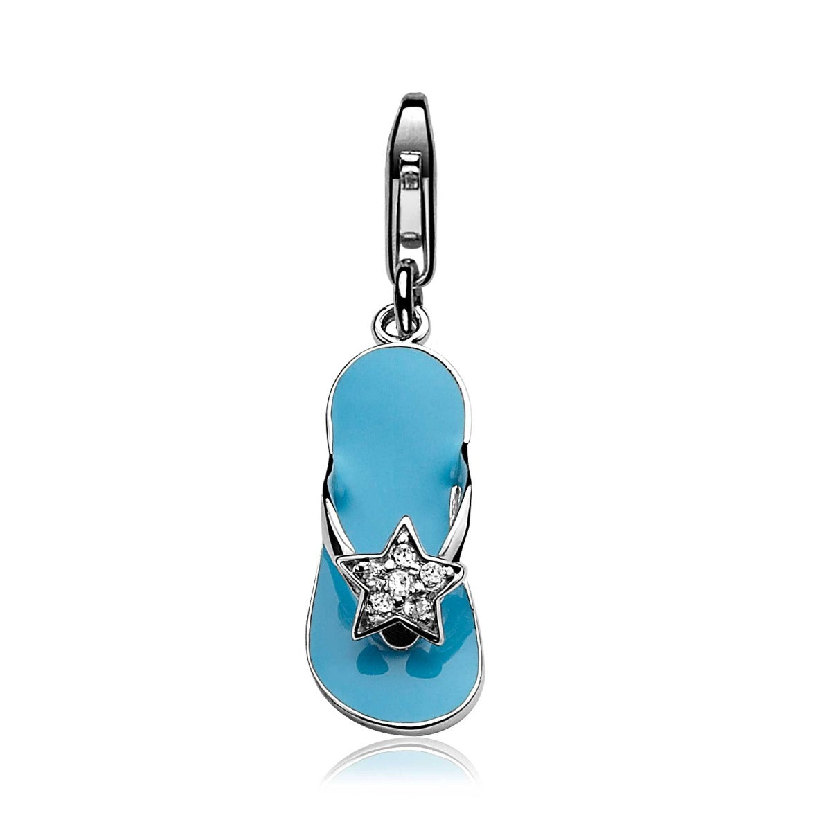Colgante de plata con forma de chancla azul y estrella, decorado con un cristal brillante.
