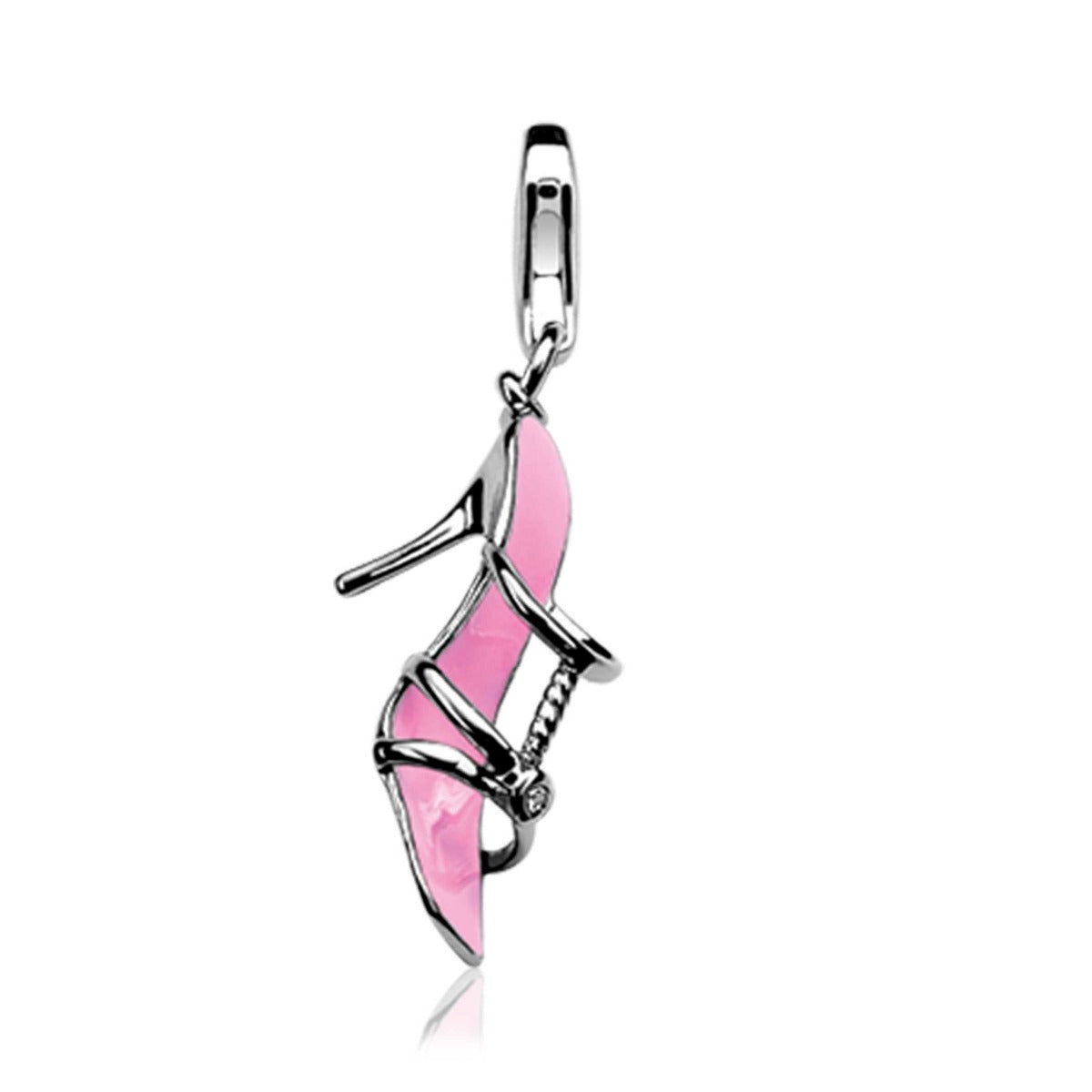 Colgante de plata con forma de zapato de tacón rosa y detalles en plata.