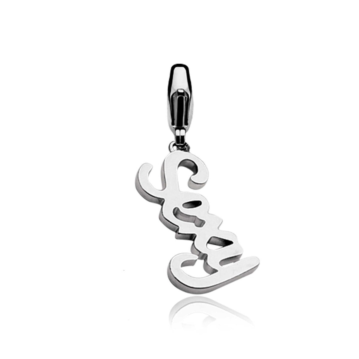 Colgante de plata con la palabra "love" en un diseño cursivo y elegante.