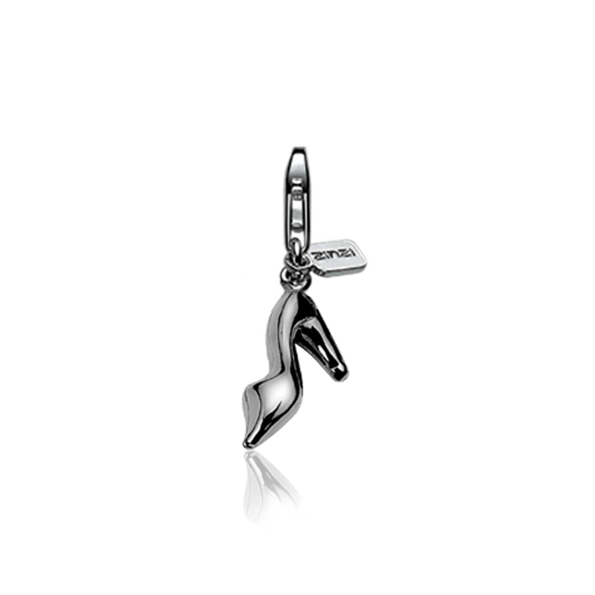 Colgante de plata en forma de zapato de tacón con un charm adicional.