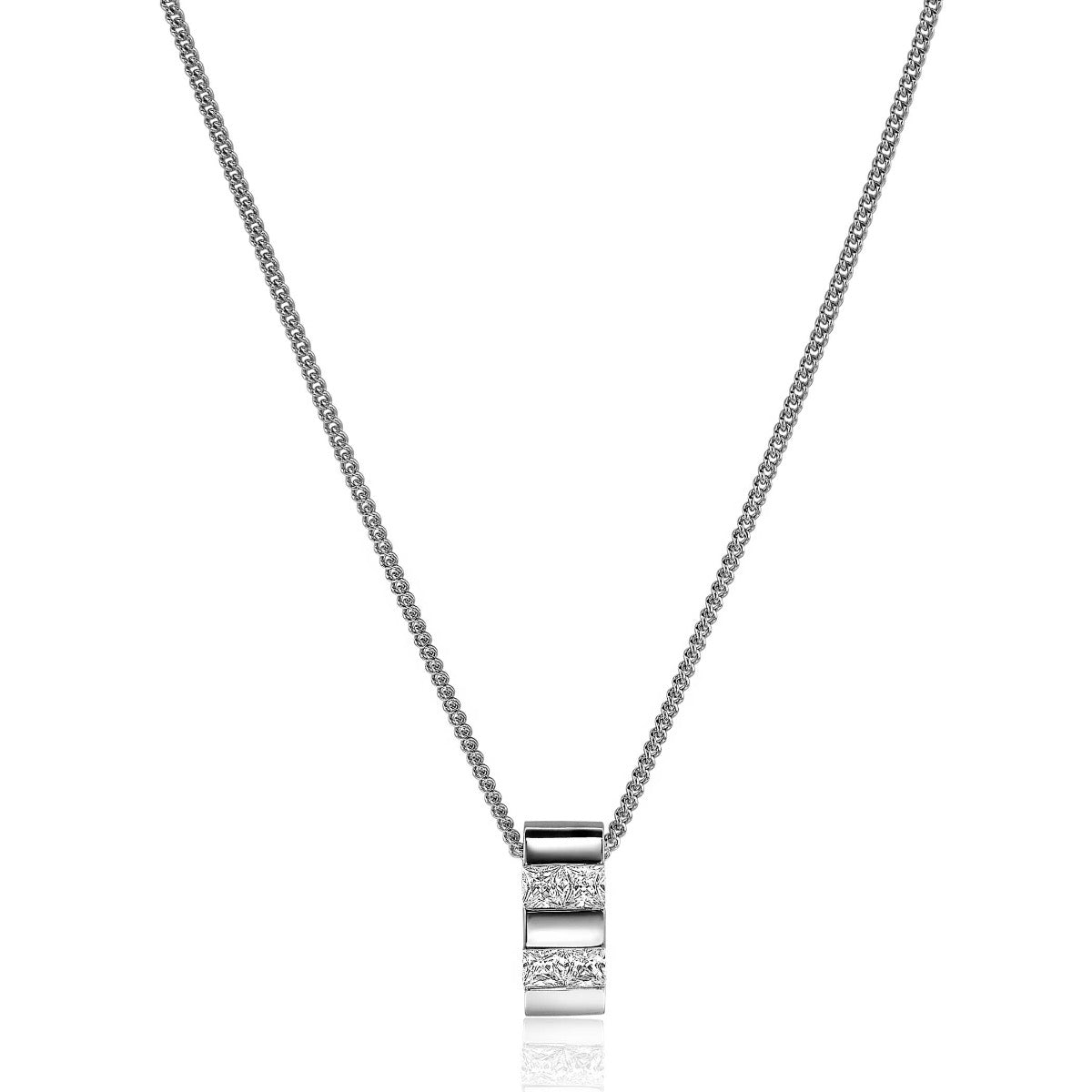 Collar de plata con colgante rectangular y detalles brillantes.