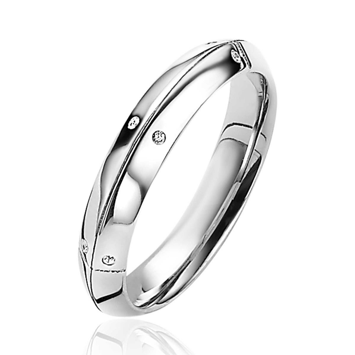 Anillo de plata con diseño ondulado y detalles brillantes.