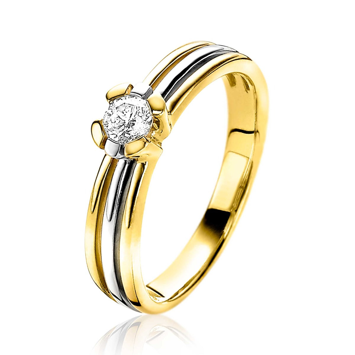 Anillo dorado con un diamante central y detalles en plata, de diseño elegante y moderno.