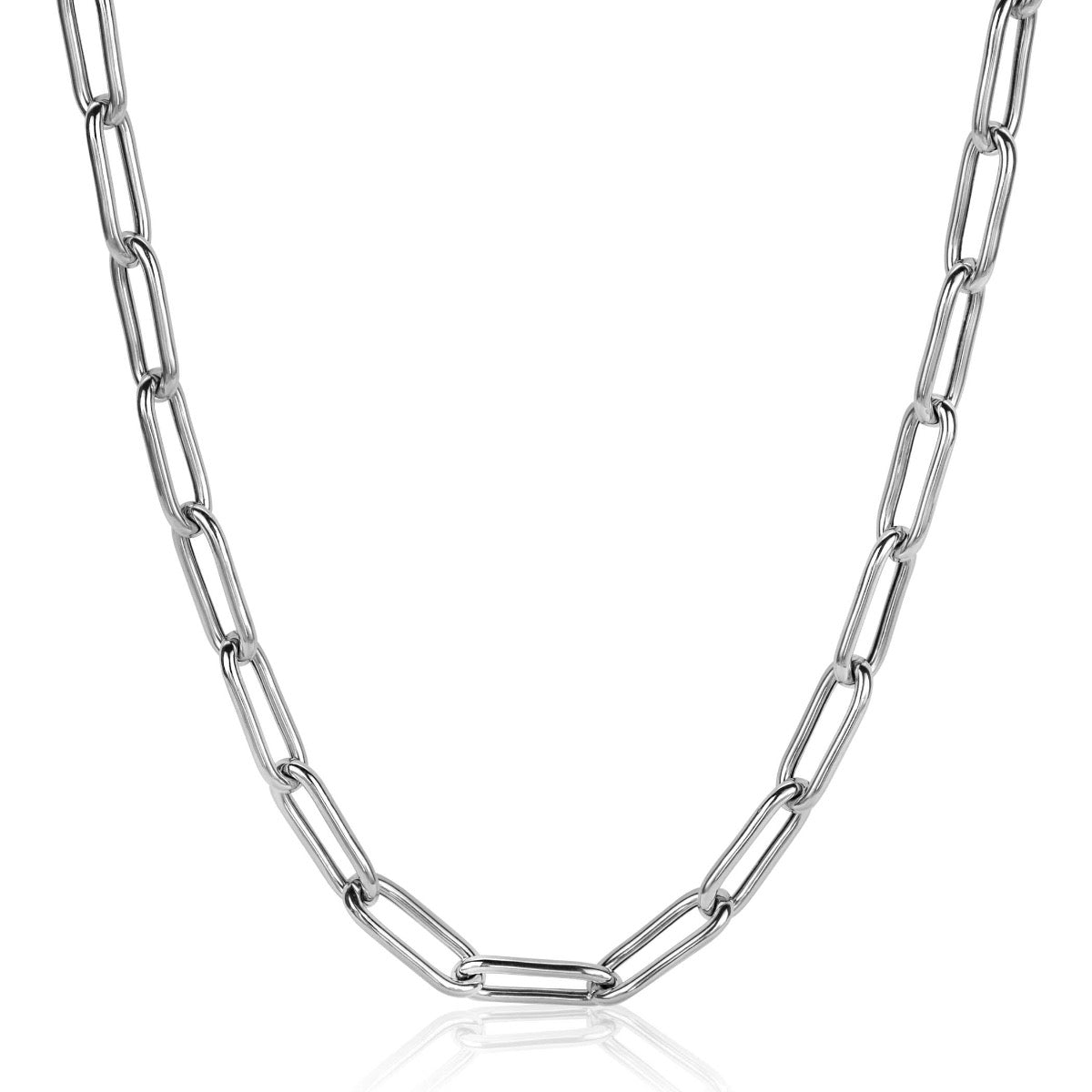 Cadena de plata con eslabones alargados y forma rectangular.