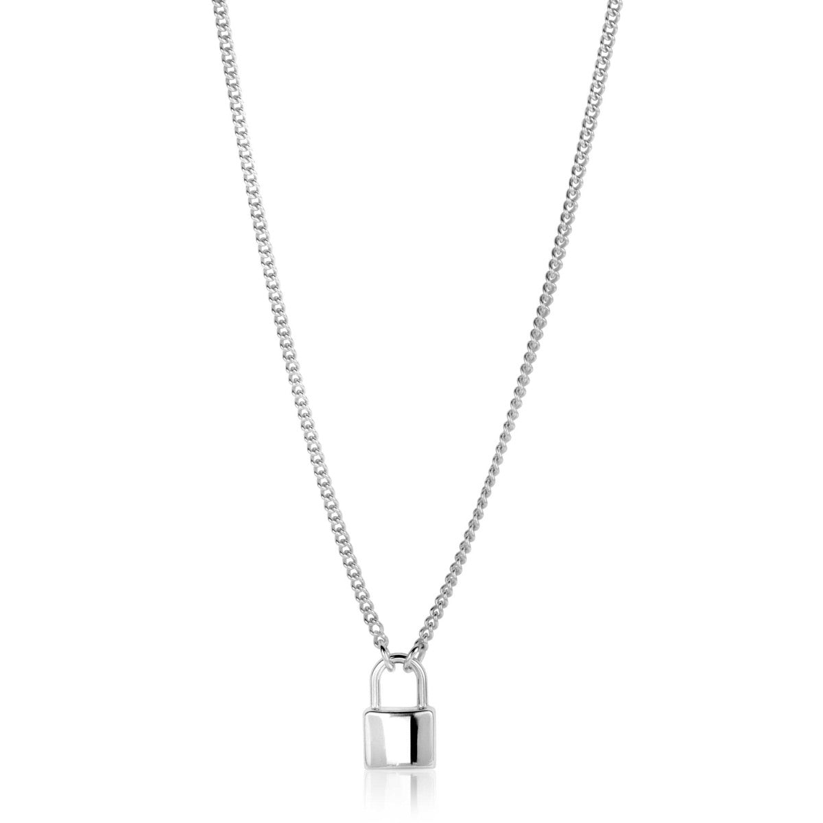 Collar de plata con un colgante en forma de candado.