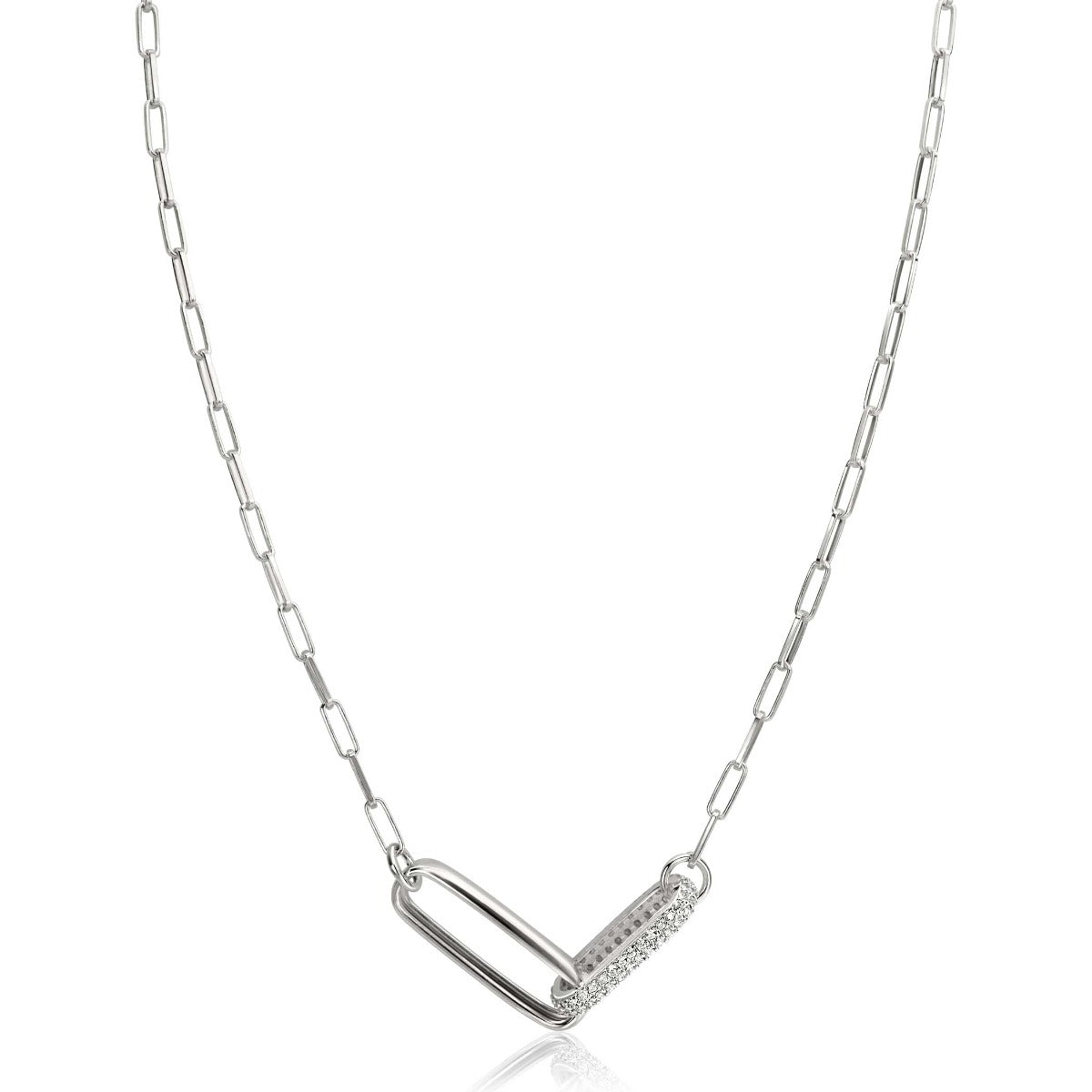 Collar de plata con eslabones y un colgante en forma de clip decorado con piedras.