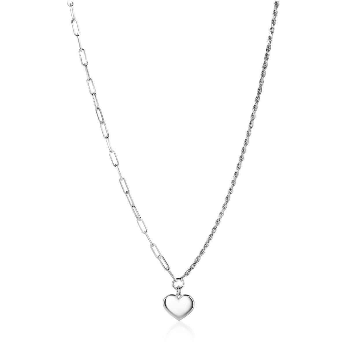 Cadena de eslabones de plata con colgante en forma de corazón.
