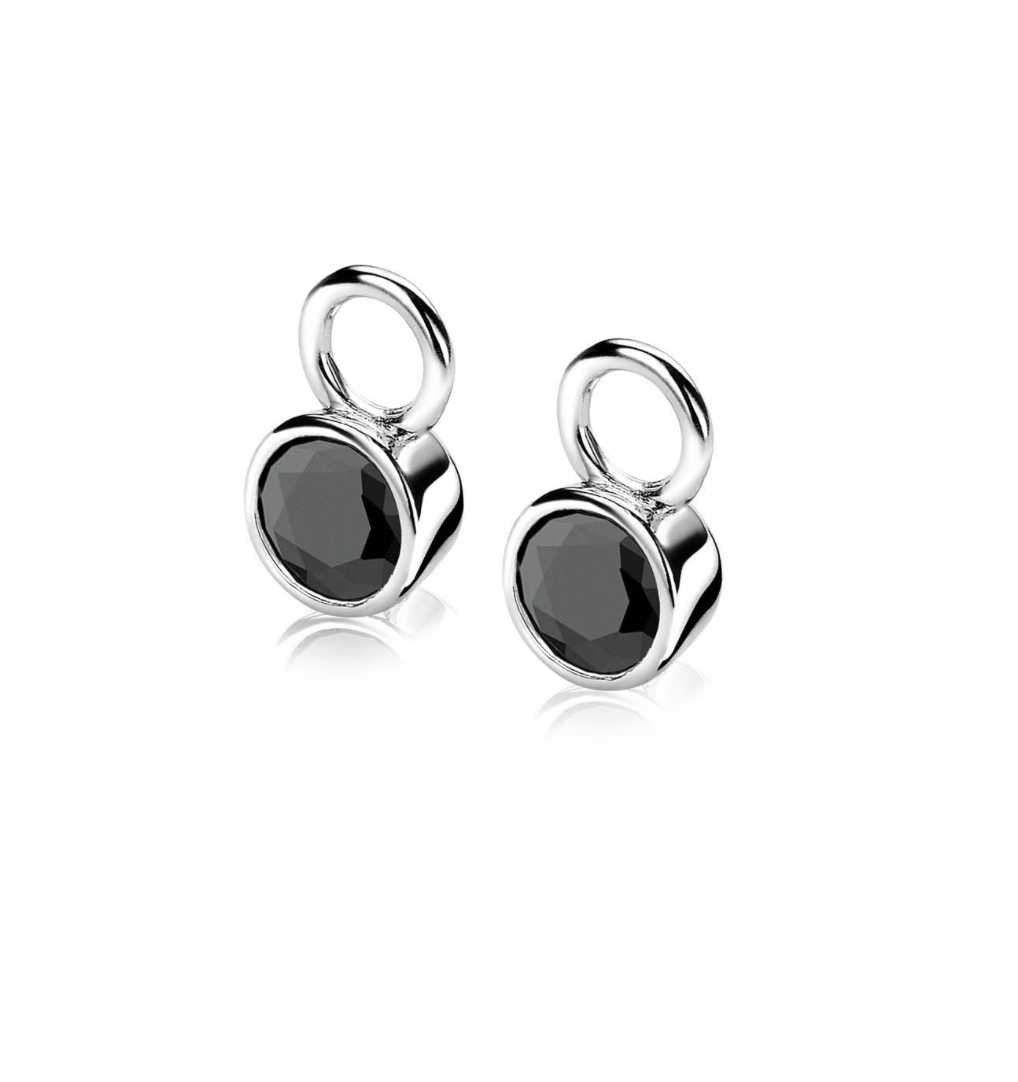 Pendientes de plata con piedra negra facetada y diseño circular.
