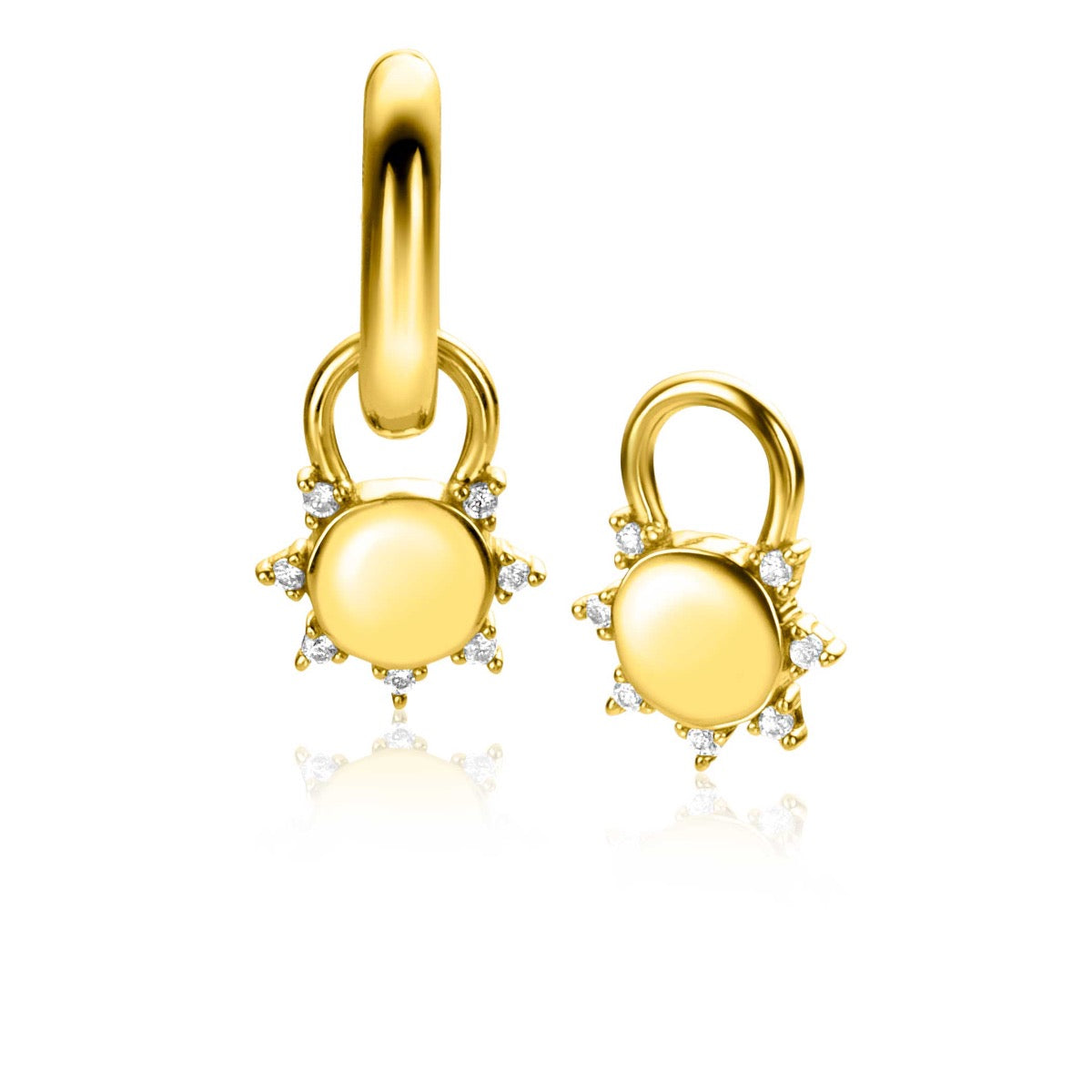Pendientes de aro dorados con colgante en forma de sol y detalles de circonitas.