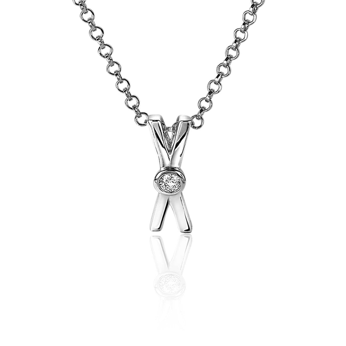 Colgante de plata con un diseño en forma de tijeras y un pequeño zirconia en el centro.