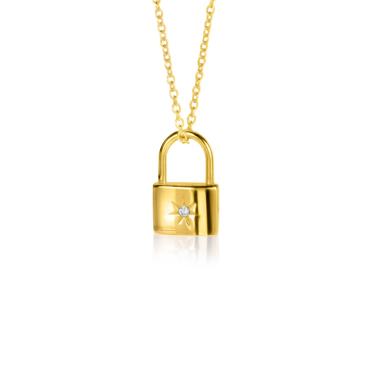 Colgante dorado en forma de candado con una piedra brillante en el centro.