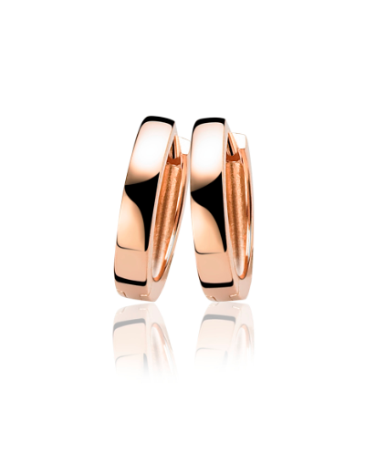 Pendientes de aro chapados en oro con un diseño liso y brillante.