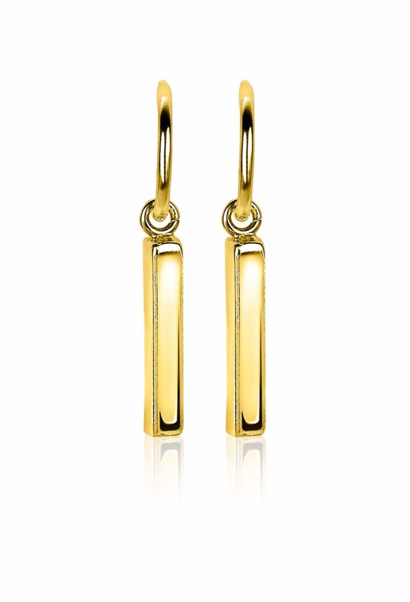 Pendientes largos dorados con forma rectangular y acabado pulido.