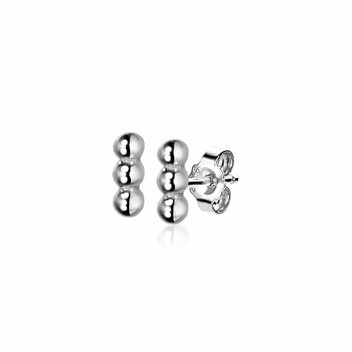Pendientes de plata con tres esferas pulidas en línea.