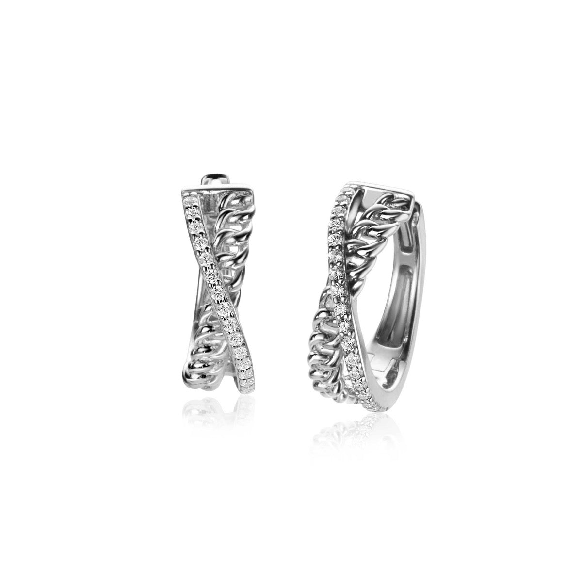Pendientes de plata con diseño entrelazado y detalles de circonitas.