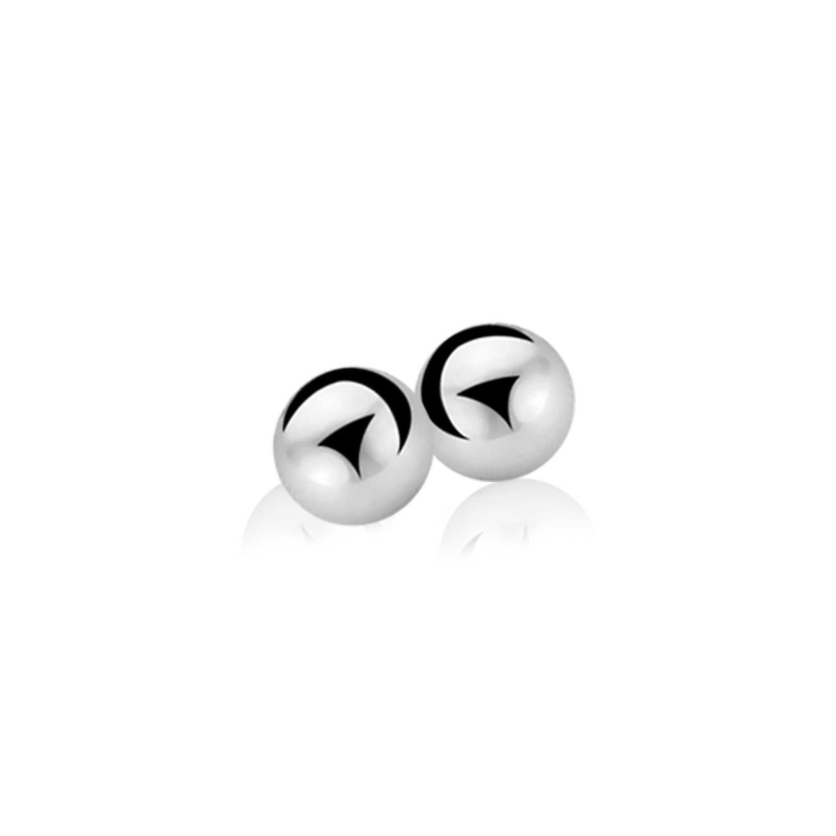 Pendientes de plata con diseño esférico y detalles en forma de triángulo.