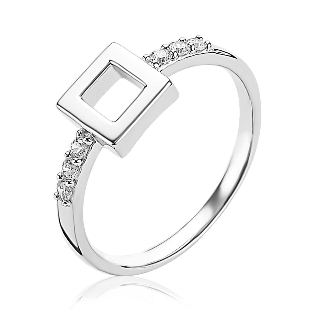 Anillo de plata con diseño cuadrado y piedras brillantes en los laterales.