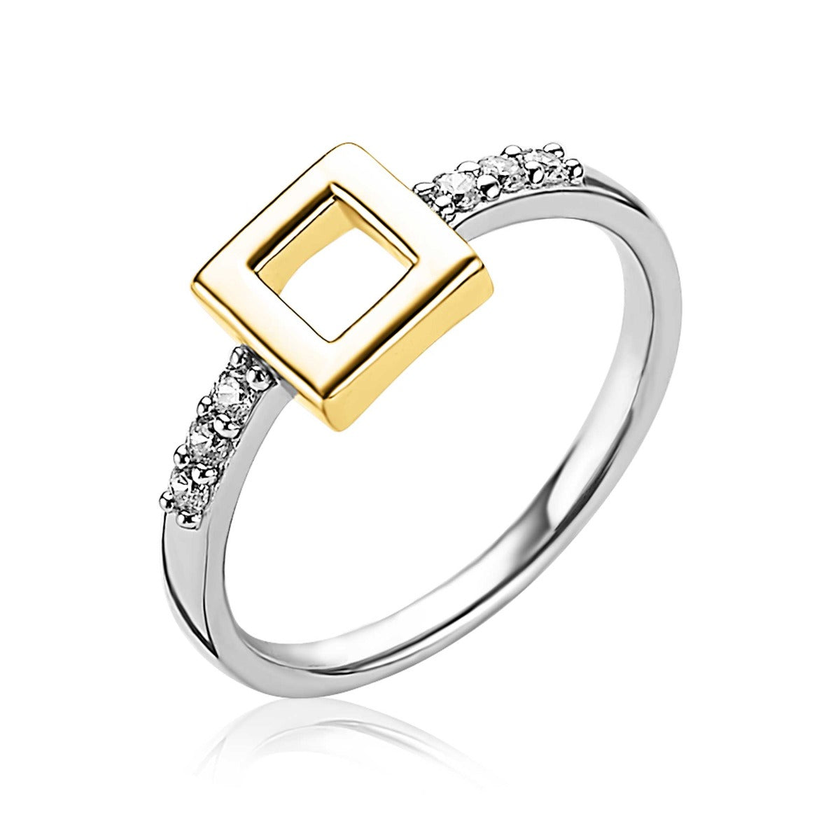 Anillo dorado con detalle cuadrado y circonitas brillantes en los laterales.