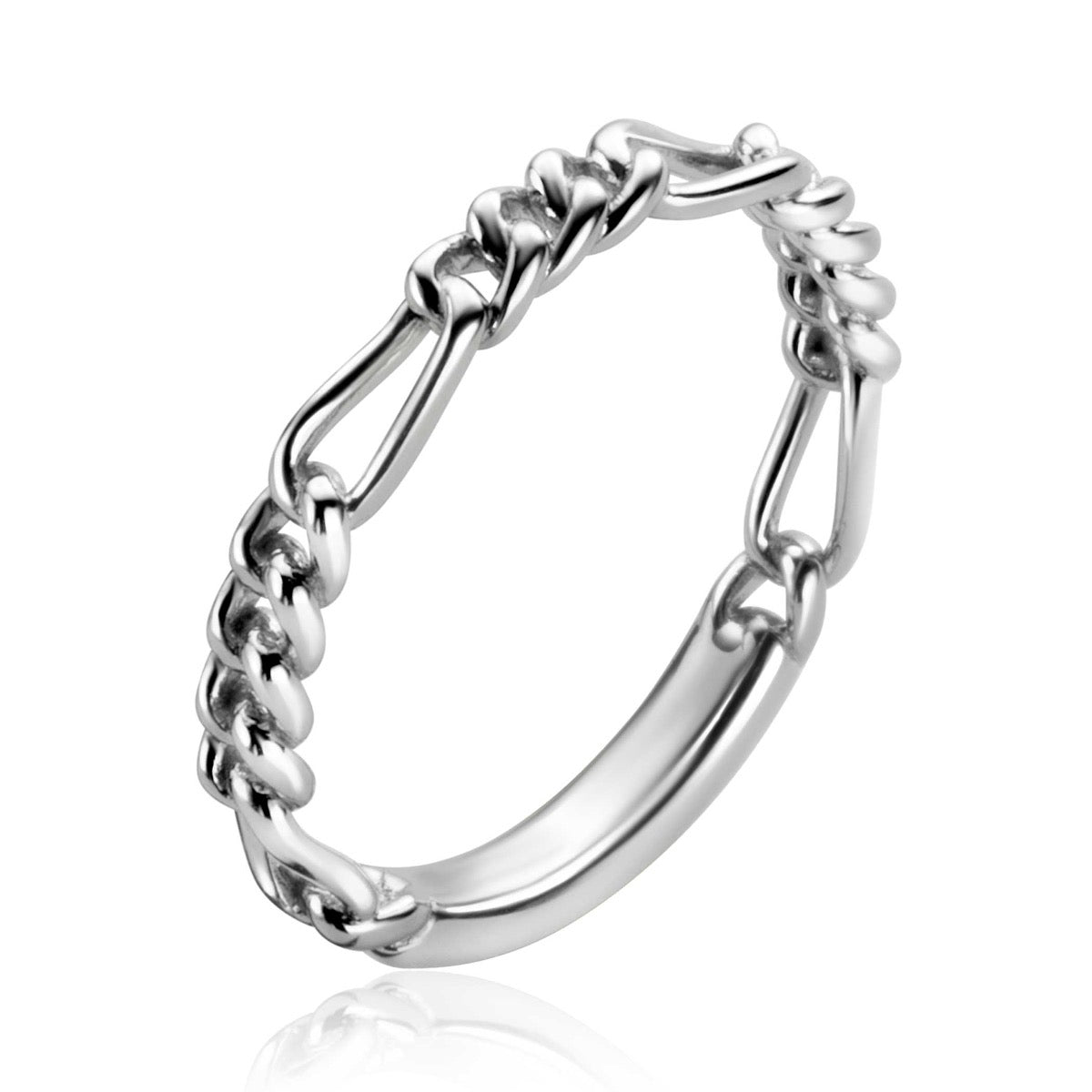 Anillo de plata con diseño entrelazado y acabado brillante.