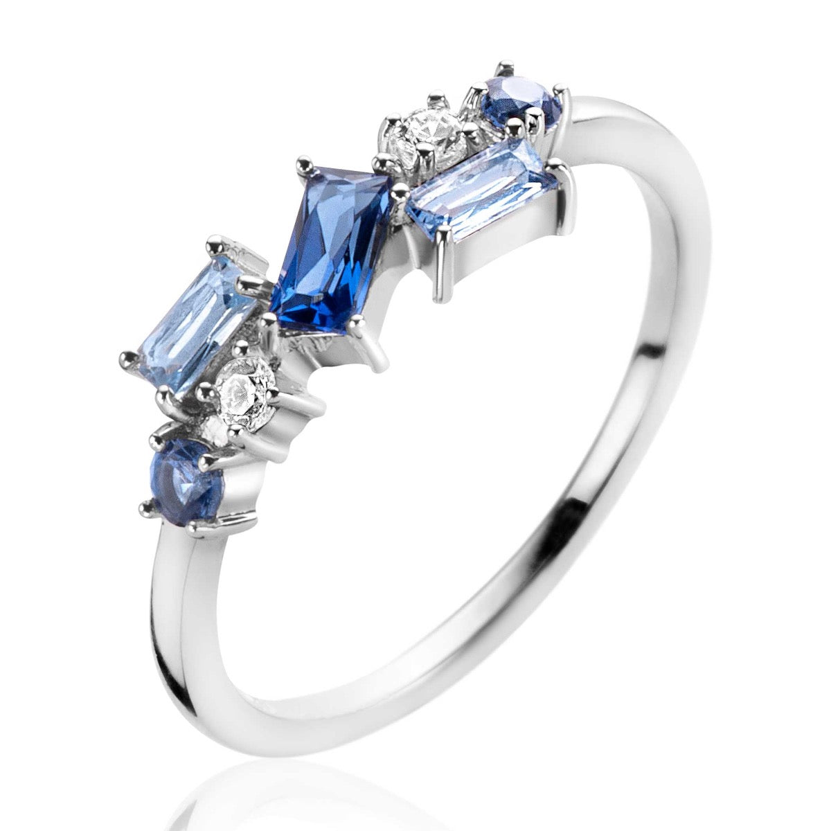 Anillo de plata con piedras preciosas azules y diamantes, diseño moderno y brillante.